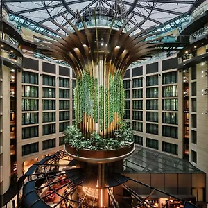 Radisson Collection Hotel, Hotel
